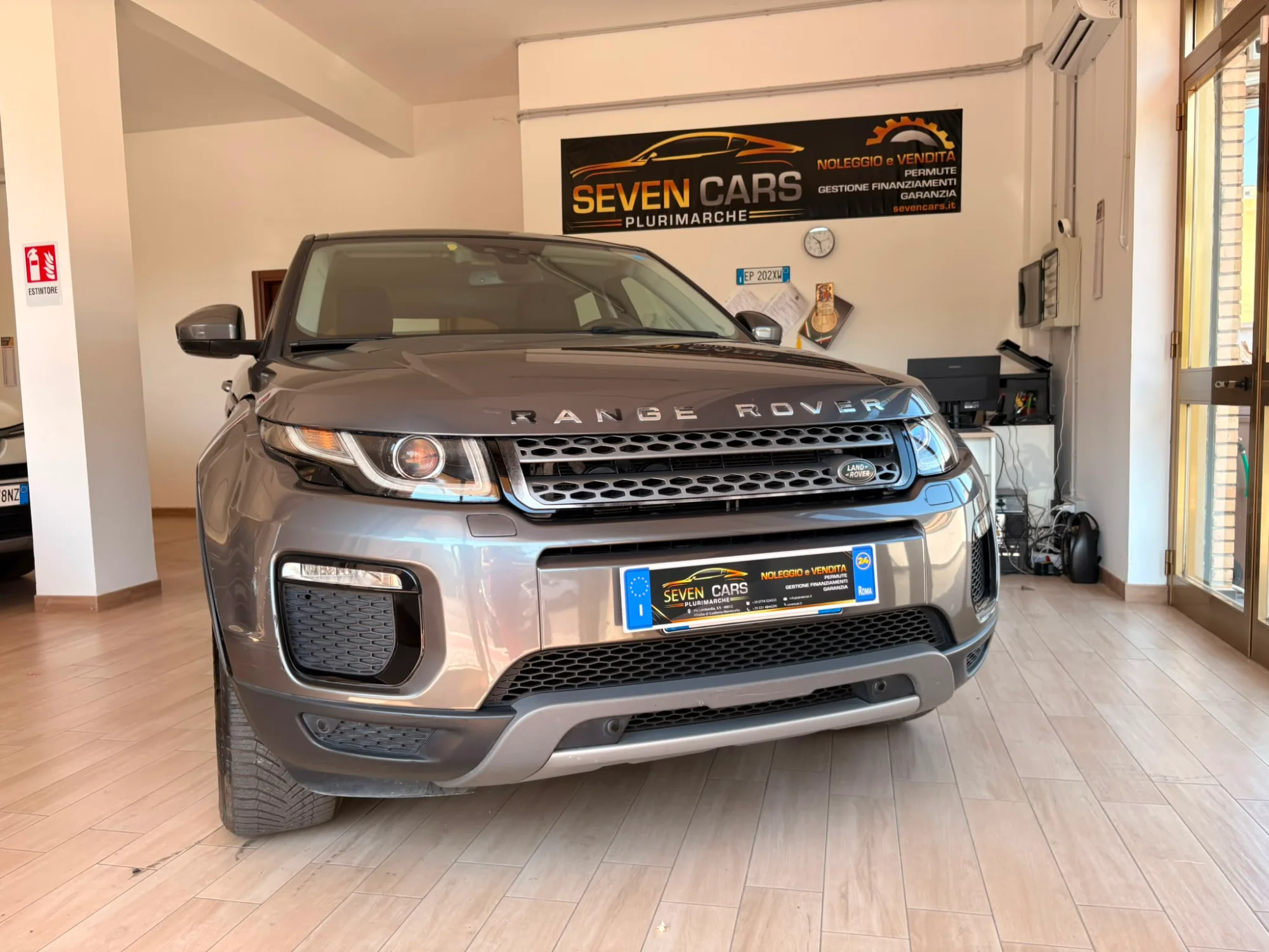 Range Rover Evoque Pure Business Edition 150cv presso Sevencars